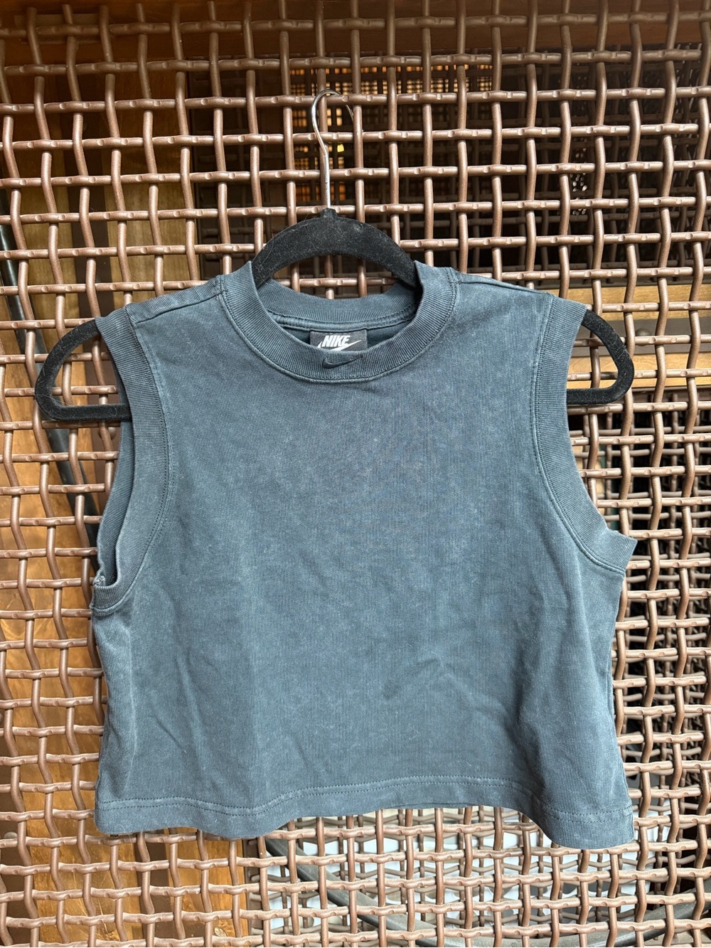 Nike Washed Charcoal Cropped
Muscle Tank